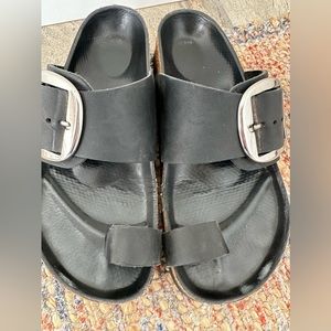 Birkenstock toe sandals